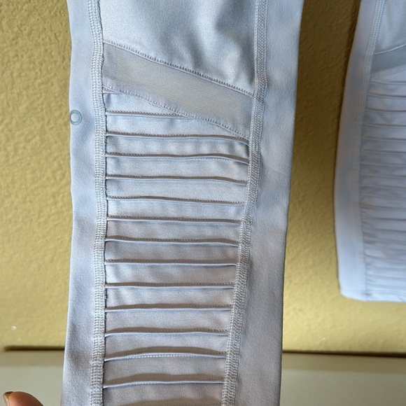 🌿ALO Yoga Leggings🌿 Size Small - Picture 5 of 5